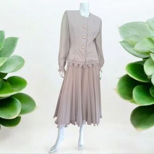 Vintage Nu-Mode Elegant Sand Color Women's Loose Skirt Set embroidered Blouse